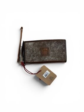 NWT - Vaquero Concho Bifold by STS - small thin spot on hide